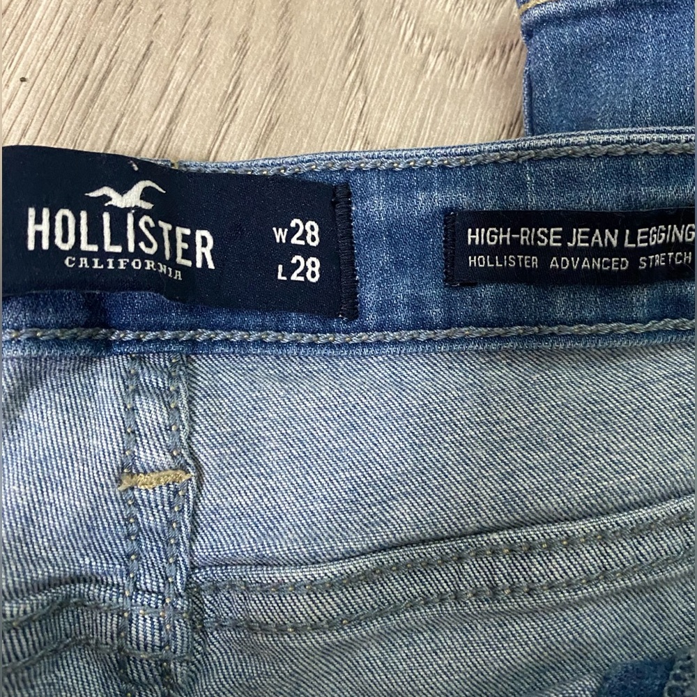 Hollister High Rise Distressed Stretchy Blue Jeans Size 7R - Picture 2 of 4